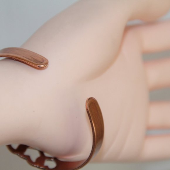 WM co Copper Linked Heart Cuff Bracelet - Picture 4 of 11